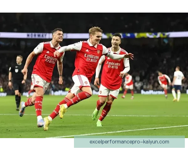 英超谢联逆转表现稳健，近期状态持续提升，助力球队向前推进。