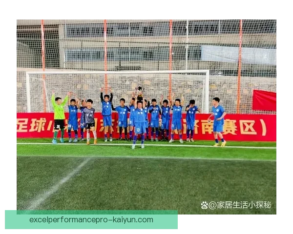 中国足球青训希望面临挑战，发展阶段需要引起重视与深思